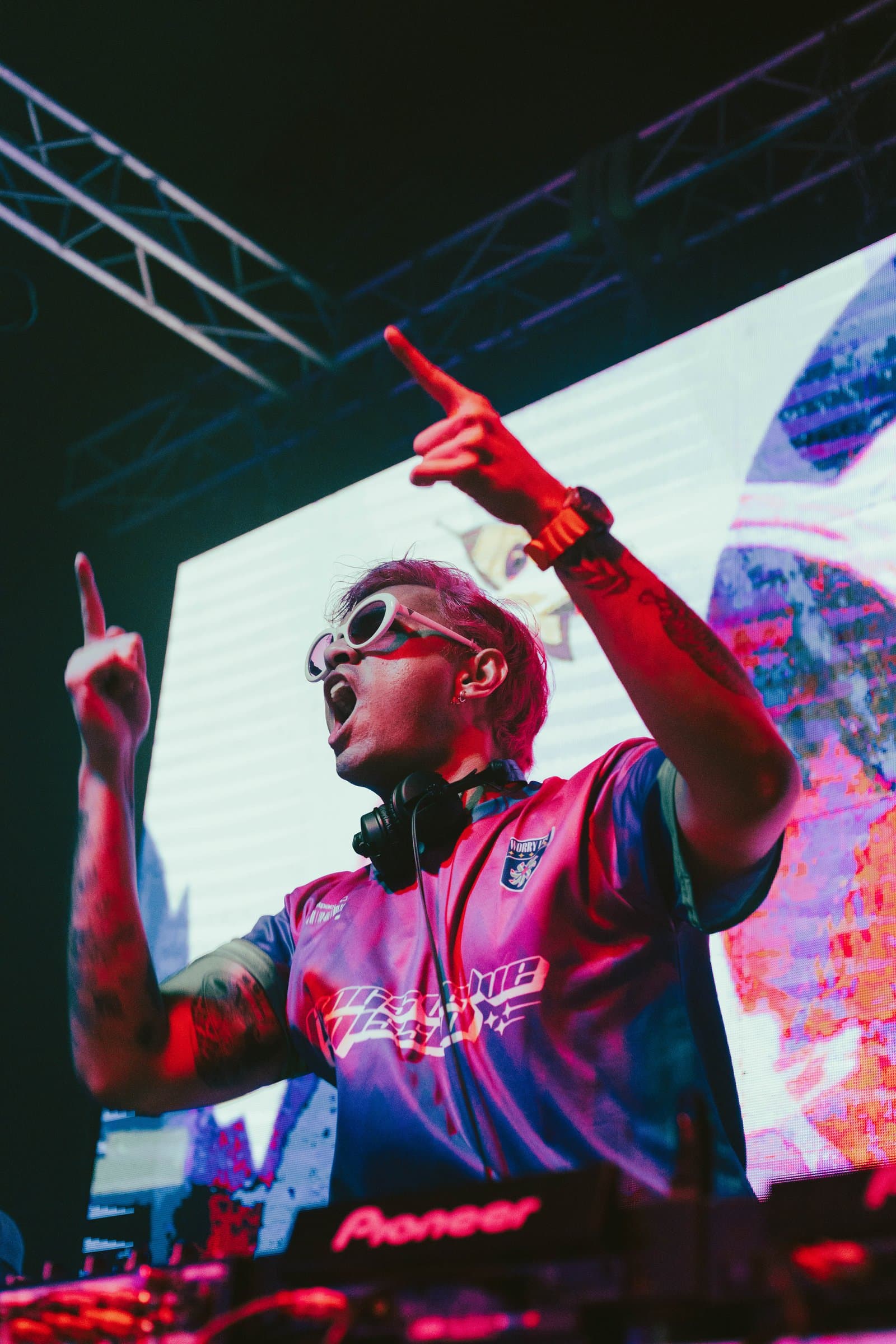 HOEST performing live